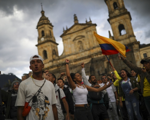 哥伦比亚再有大批群众上街抗议。AP
