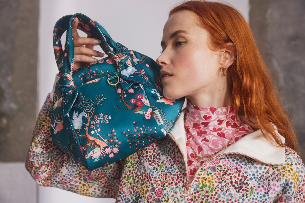 以环保及可持续的方法处理涂层棉手提水桶袋/$950。