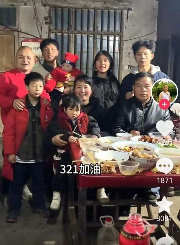 孫攀指為養6名弟妹每天累得懷疑人生，希望父親不要再生育。抖音