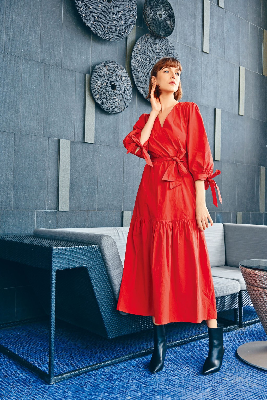 綴以打褶細節的橙色V領棉質Wrap Dress/$1,238。