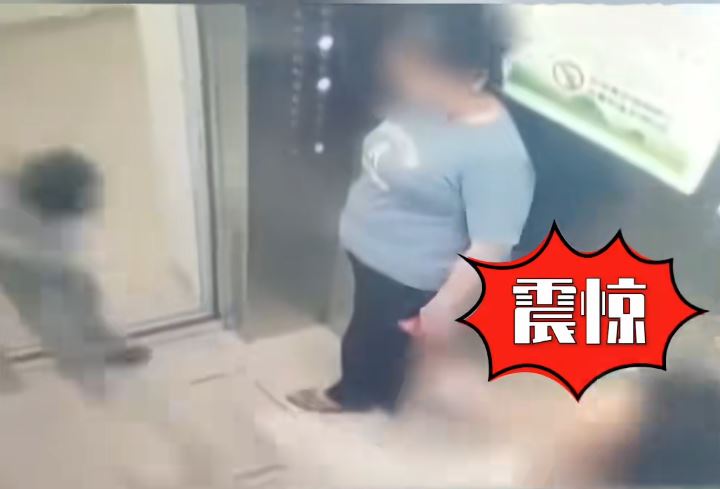 自閉男童被踢至直飛出電梯外。