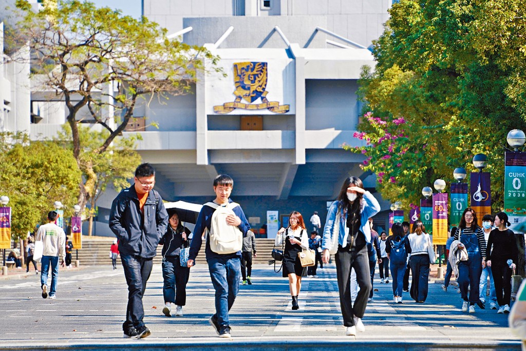 今年有一半文憑試狀元選擇入讀中文大學醫科,中大醫學院透露,收生成績中位數和最低分數仍超越中大。
