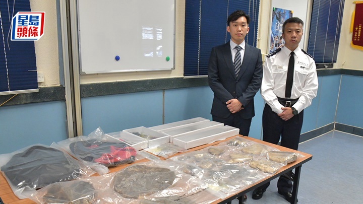 警方展示搜獲的證物。徐裕民攝