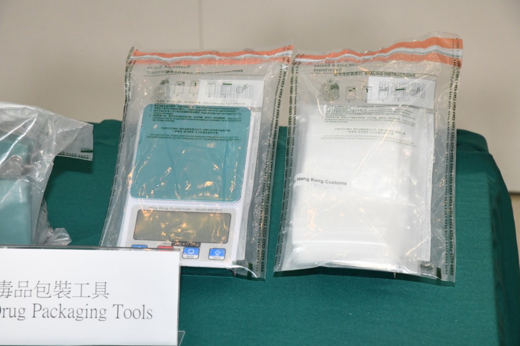 海關檢獲一批毒品包裝工具。 海關檢獲一批毒品包裝工具。