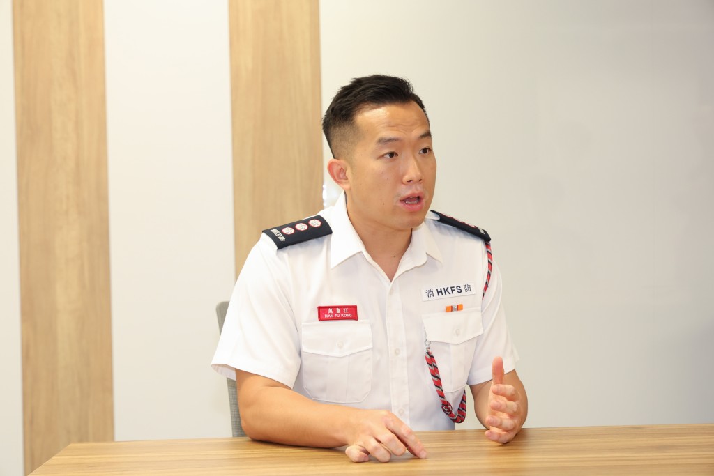 消防處助理消防區長(消防設施監督)萬富江。 消防處助理消防區長(消防設施監督)萬富江。