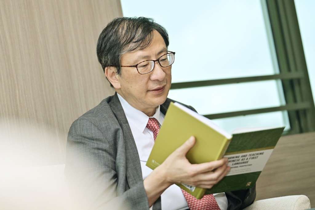 李子建表示，期望新書能促進中文教育的國際學術交流。 陳極彰攝  特稿