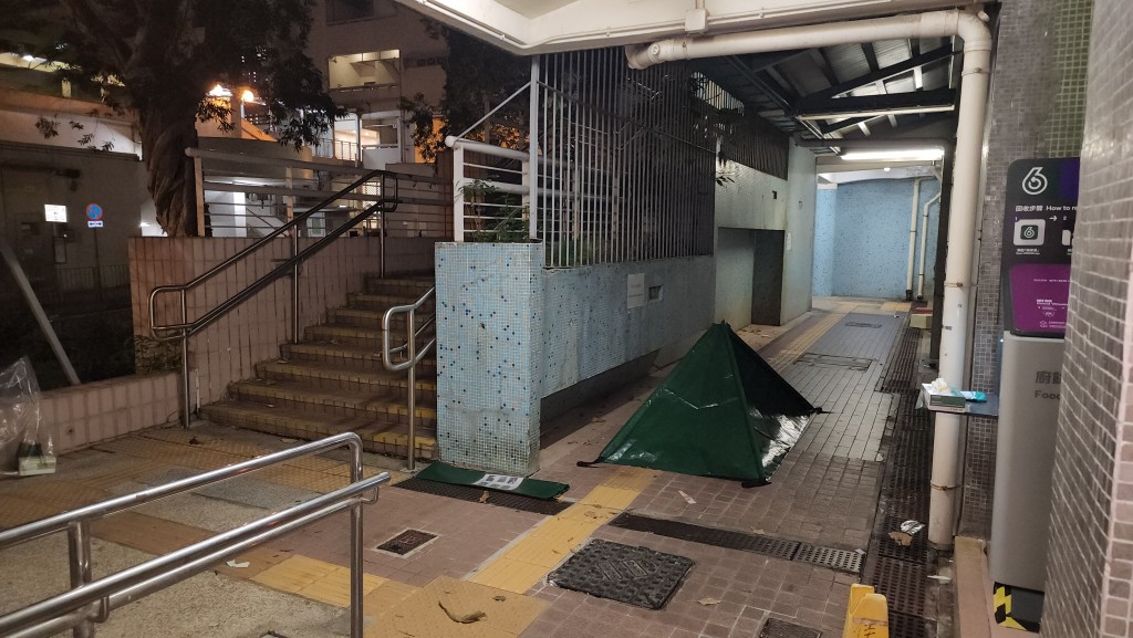 男子當場被證實不治。黎志偉攝 男子當場被證實不治。黎志偉攝