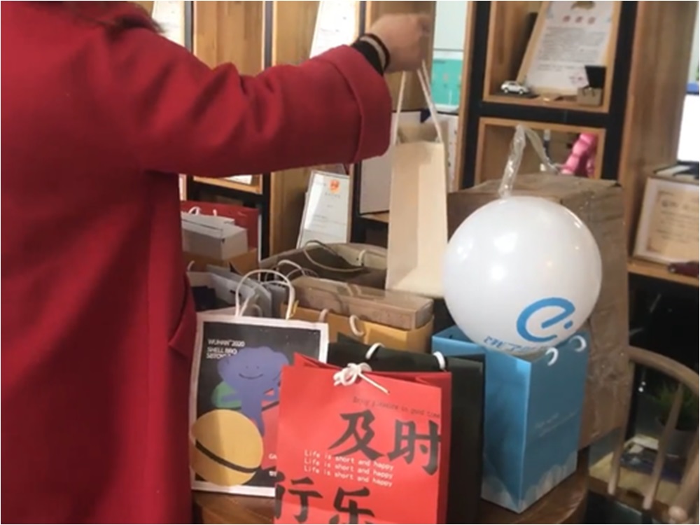 該公司亦會頒獎給員工。網圖