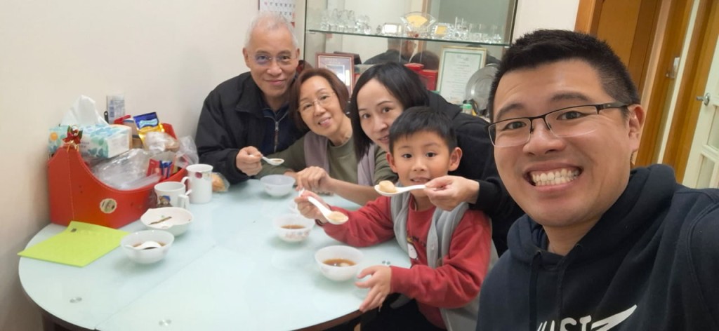 一家人齊齊整整吃湯圓團圓。(圖片來源:受訪學校提供) 一家人齊齊整整吃湯圓團圓。(圖片來源:受訪學校提供)