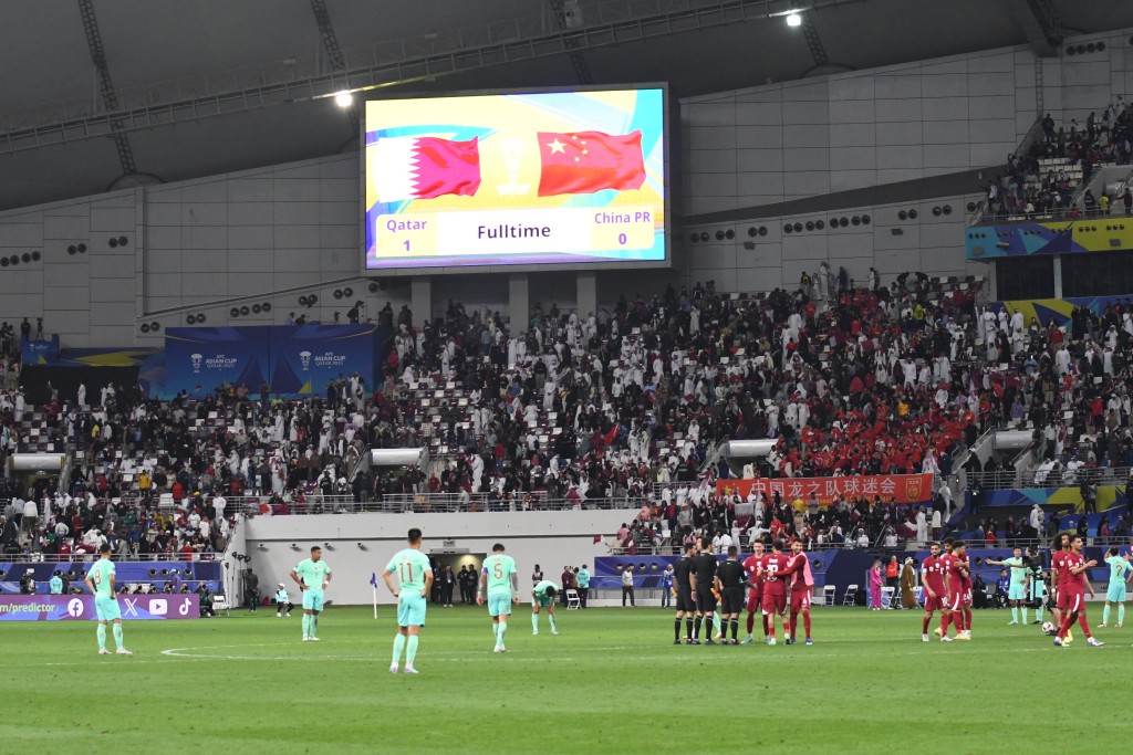 国足0:1负卡塔尔，小组3战0入球。 