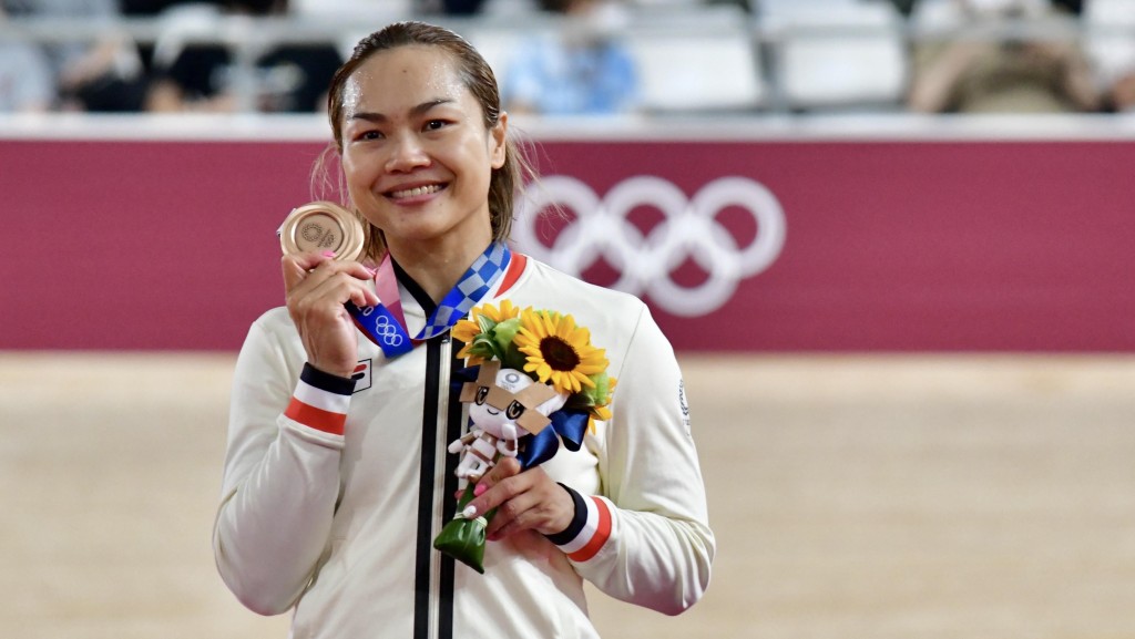 「牛下女车神」李慧诗宣布退役。图为李慧诗于2021东京奥运会斩获铜牌。资料图片