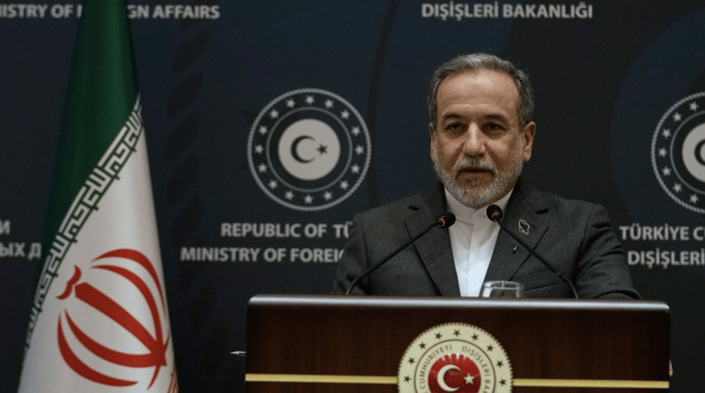 伊朗外长阿拉格齐表示，美国想谈判等于承认军事行动失败。