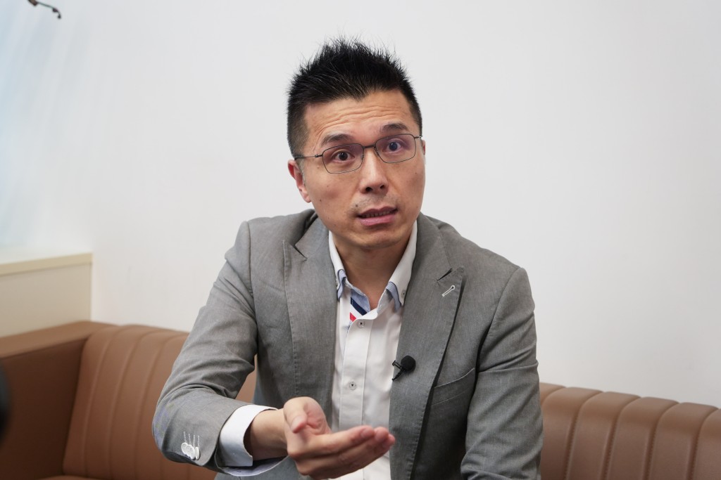 陳德翹表示,跨境資產配置涉及不同司法管轄區的外匯、稅務及監管要求,客戶須按自身情況作出安排。 陳德翹表示,跨境資產配置涉及不同司法管轄區的外匯、稅務及監管要求,客戶須按自身情況作出安排。