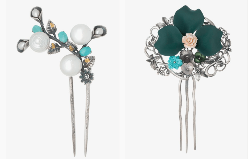 右/珍珠髮簪/韓圜原價390,000，現售 253,000，約港幣$1,770；左/立體花飾髮簪/韓圜250,000，現售180,000，約港幣$1,749。