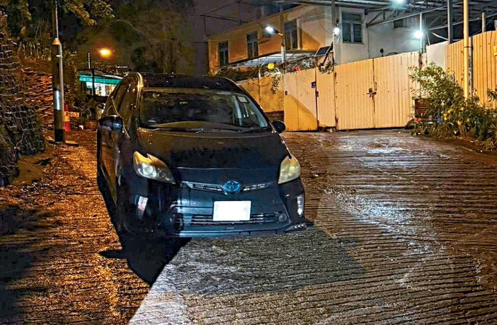 警方於新界區檢獲9輛私家車,懷疑與犯罪集團有關。