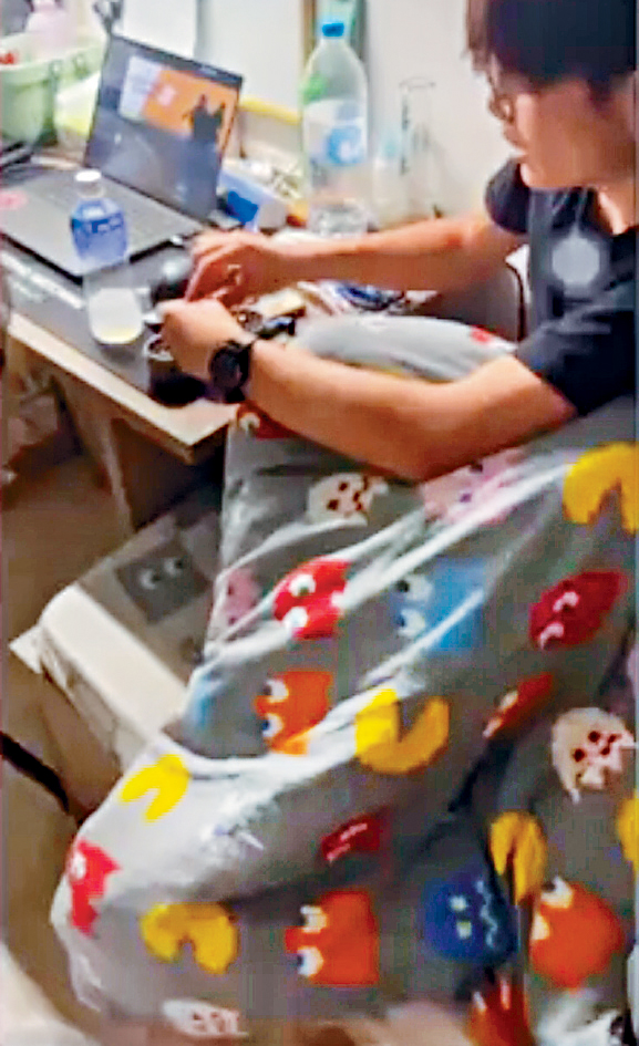 科大第一座學生宿舍相隔近3個月後，再度傳出有宿生懷疑在房間內吸食大麻，圖為網上流傳影片的截圖。