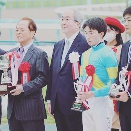 角田大河為馬術界新星，但本月1日，他突然駕車駛進競馬場，導致草皮大量嚴重損壞，遭到重罰。