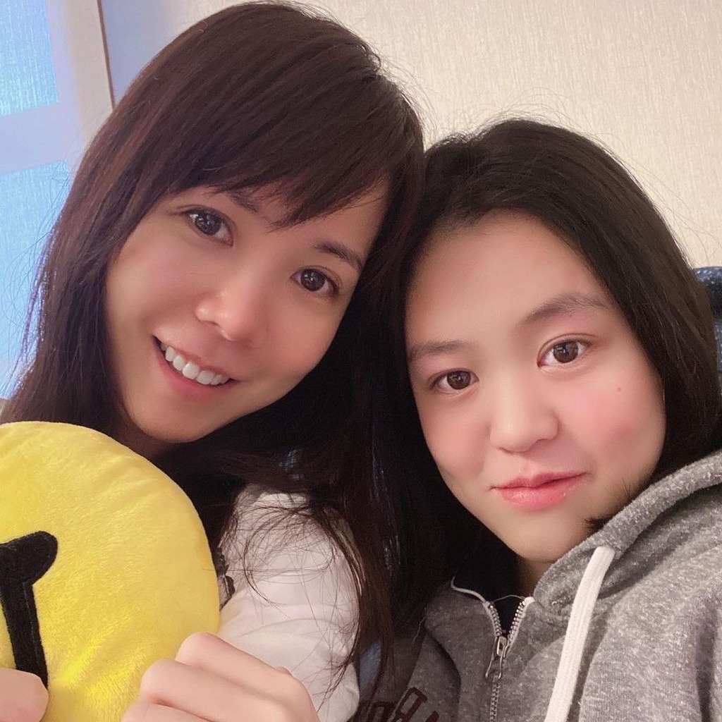 劉秀盈與媽媽呂麗君。