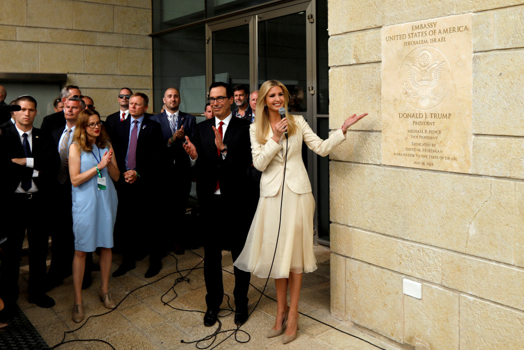 2018年，伊萬卡以白宮高級顧問身分前往耶路撒冷為美國大使館揭幕。 路透社