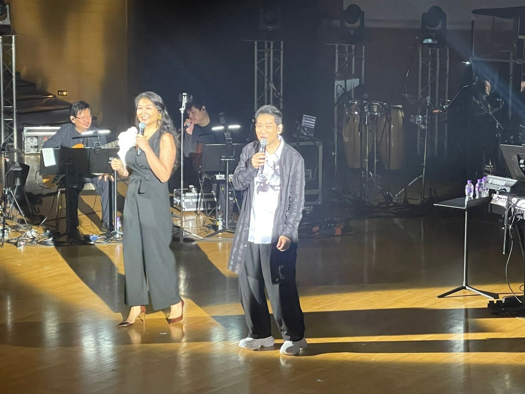 嘉宾歌手为女高音林舒婷，她也是女马评家。