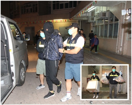 陶瓷製品的發泡膠箱底部暗格中檢獲1公斤毒品可卡因。資料圖片
