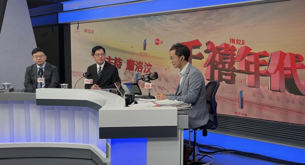 孫玉菡重申放寬輸入外勞無繞過勞顧會,自己與財政司司長黃偉綸等相關官員連日講解新政策。勞工及福利局facebook圖片