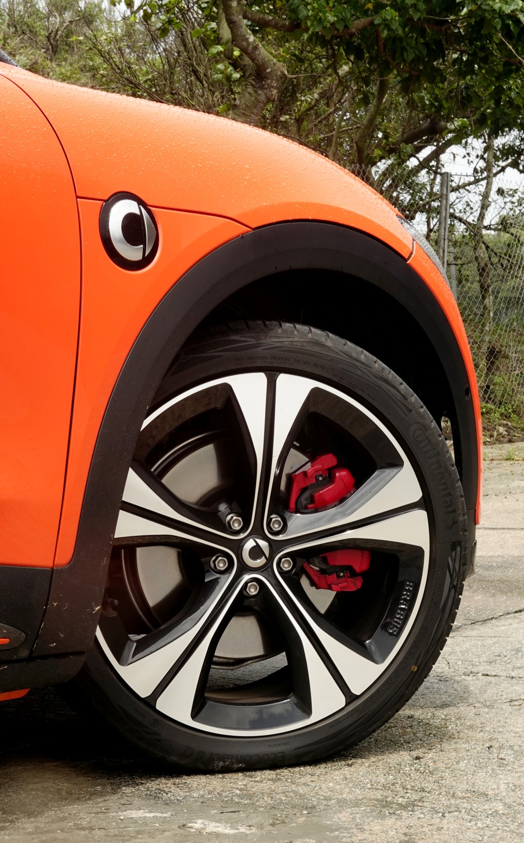 smart #3 Brabus電動四驅SUV配用20吋專屬合金輪圈內附紅色卡鉗