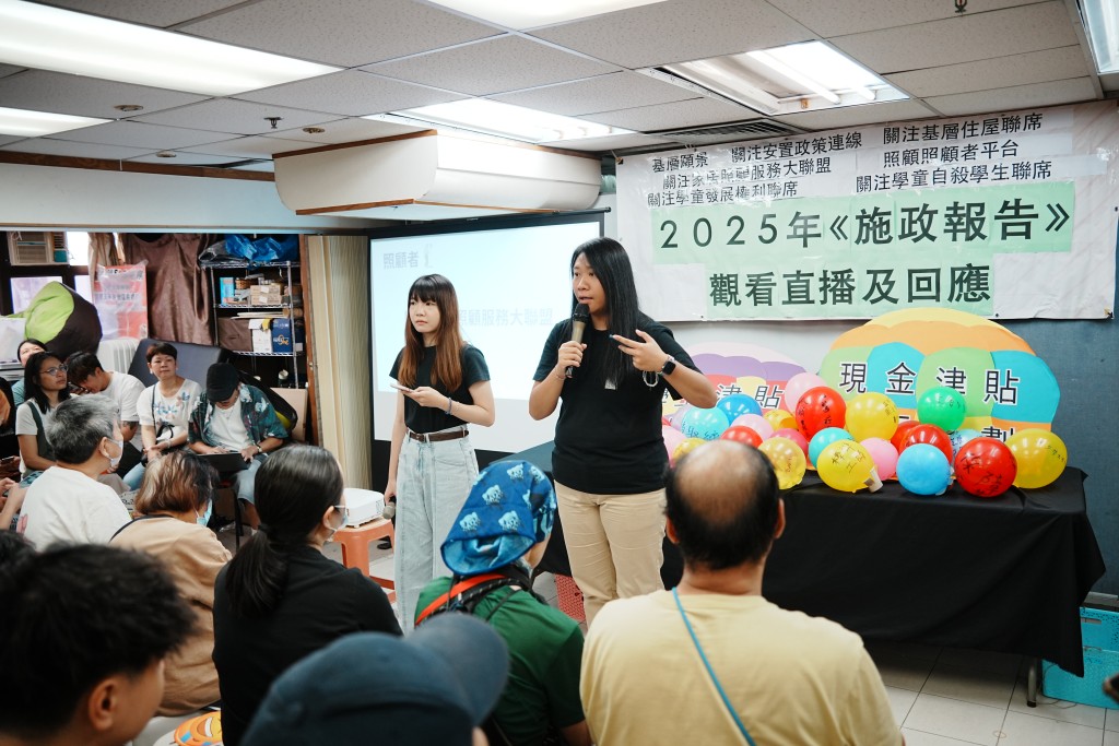 不少居民觀看完直播後，都對施政報告作出回應。汪旭峰攝