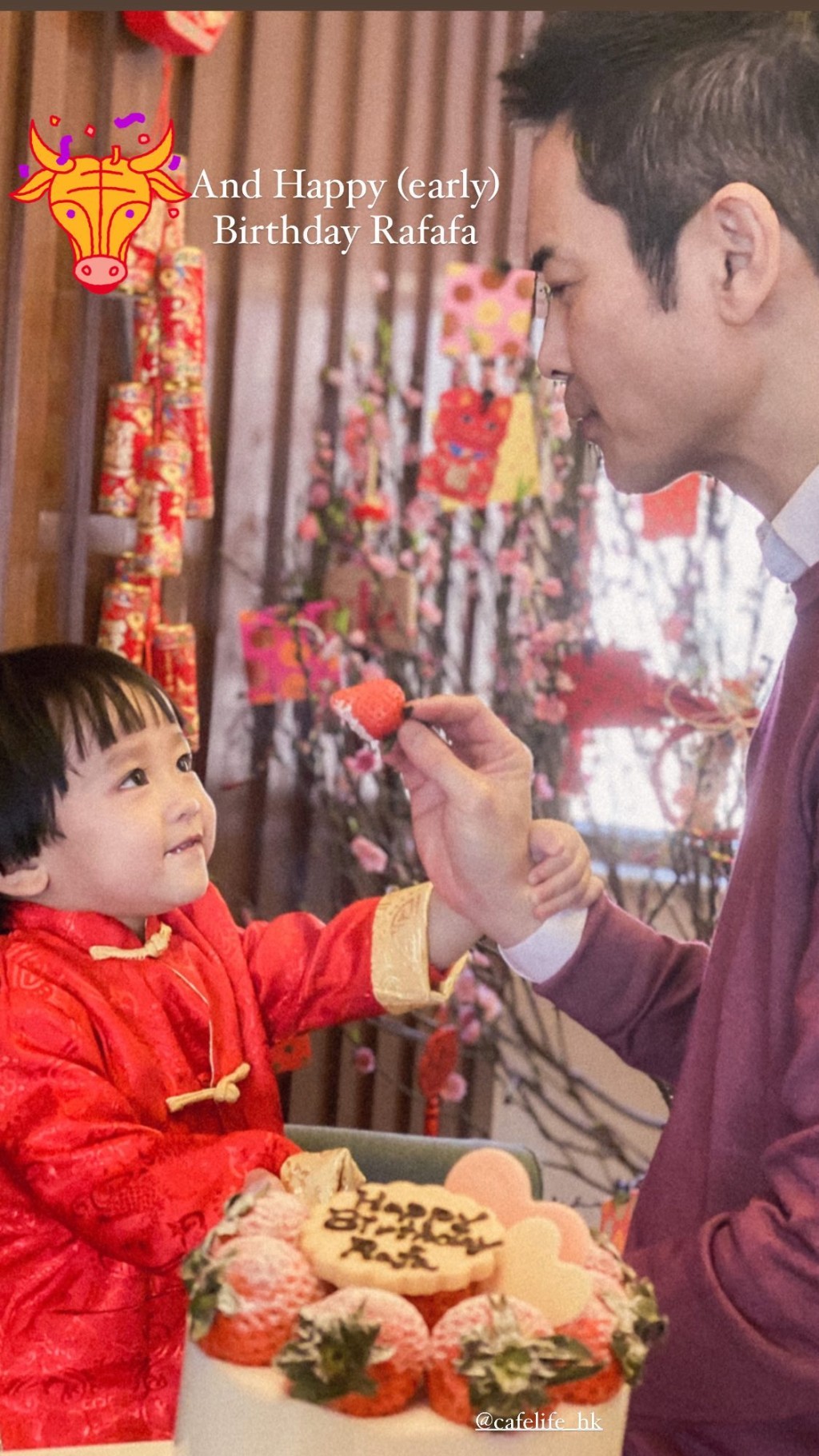 嘉穎提早為明日2歲生日的大仔慶祝。