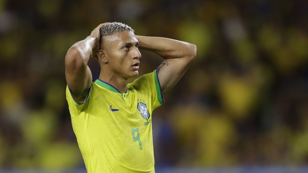 10個月前才為巴西在世界盃射入一球倒掛，李察利臣今日卻成了球迷恥笑的對象。AP