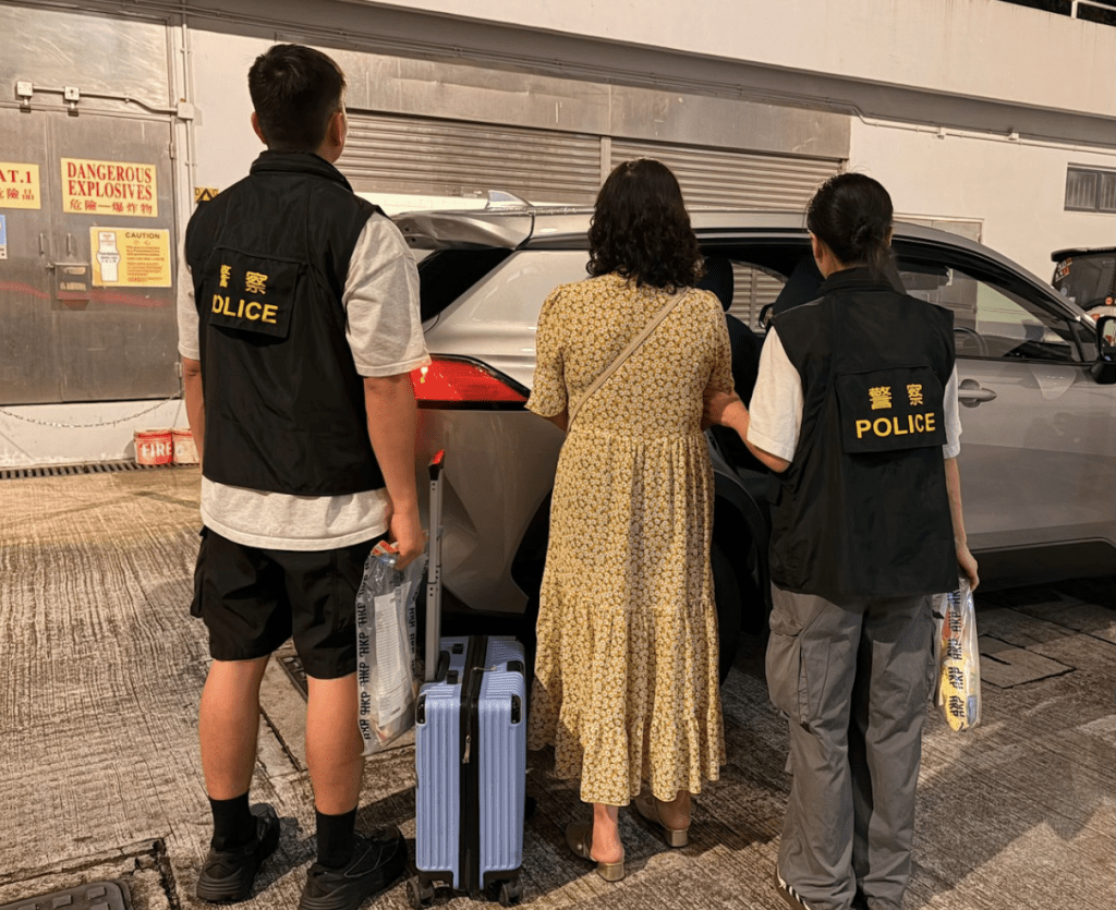 警方荃灣掃黃，拘捕一名內地女子。警方圖片