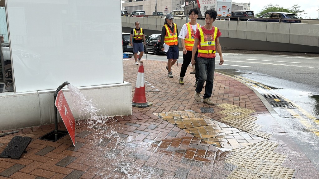 水務署派員緊急維修。