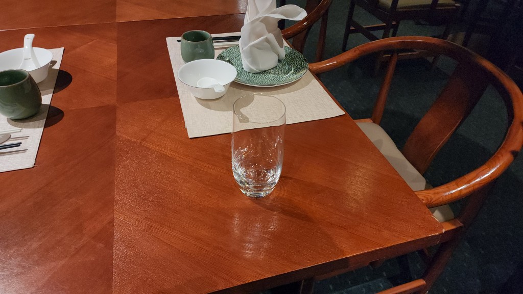 同款玻璃杯。 同款玻璃杯。