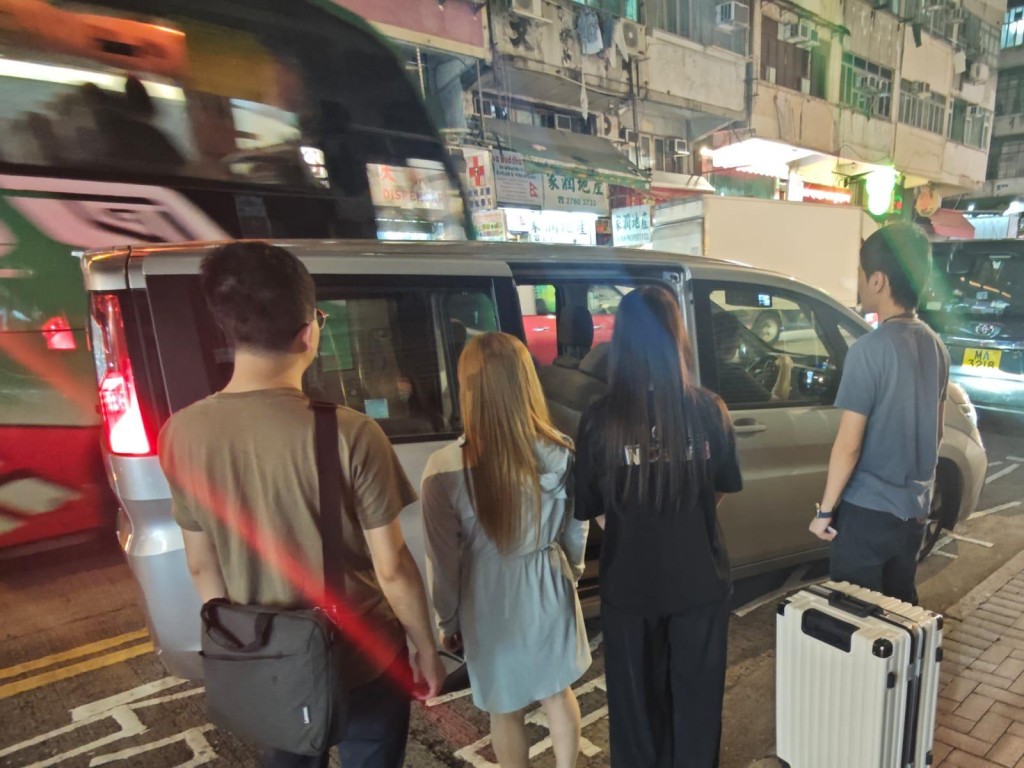 人員拘捕32名內地女子及12名非華裔女子,年齡介乎17至52歲。警方圖片 人員拘捕32名內地女子及12名非華裔女子,年齡介乎17至52歲。警方圖片