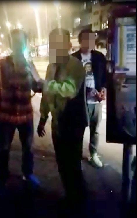 車長因一名外籍人士沒支付車資,而決定不開車及報警。網圖