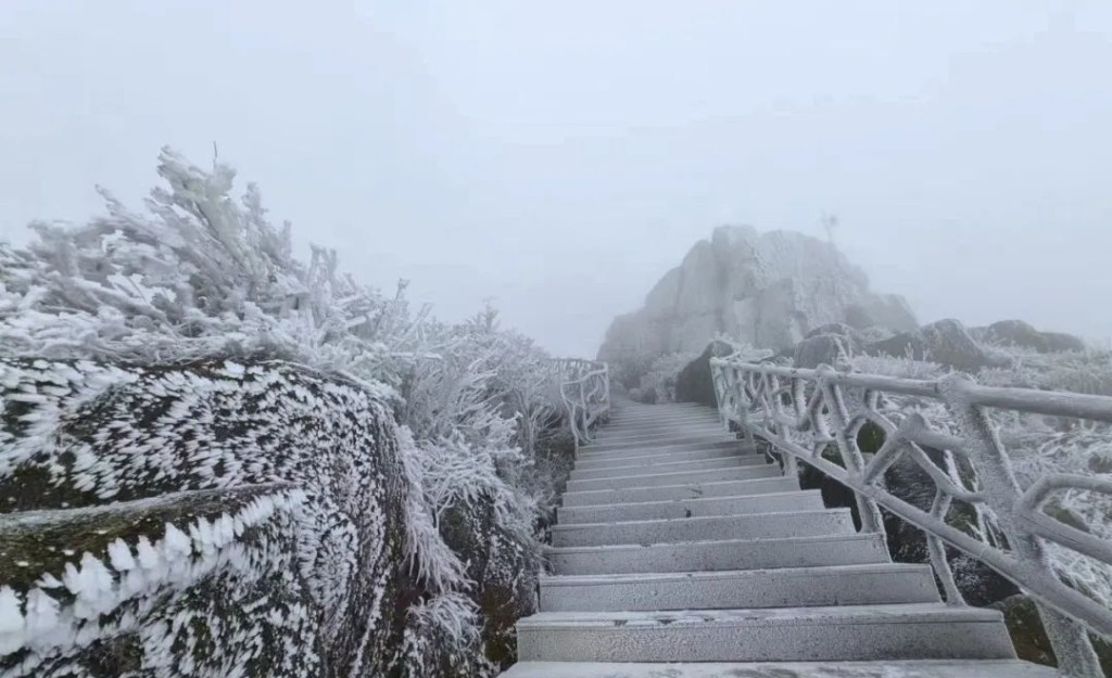 粵北多地今晨出現了積雪。