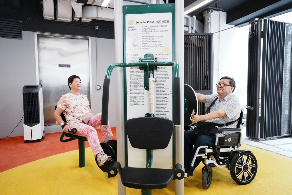 鴻鵠臺第一座平台花園設長幼、傷健共融康樂設施。汪旭峰攝 鴻鵠臺第一座平台花園設長幼、傷健共融康樂設施。汪旭峰攝