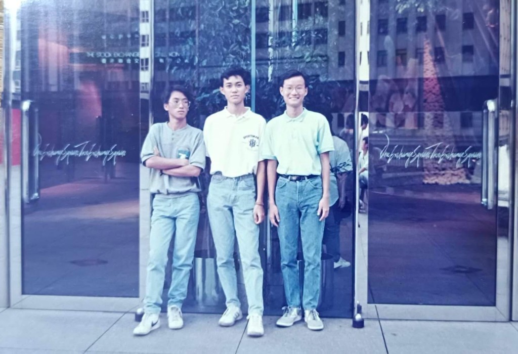 周國豐2021年毅然請辭香港電台高層一職,正是為了專心照顧患上認知障礙症(腦退化症)的年邁母親。 周國豐2021年毅然請辭香港電台高層一職,正是為了專心照顧患上認知障礙症(腦退化症)的年邁母親。