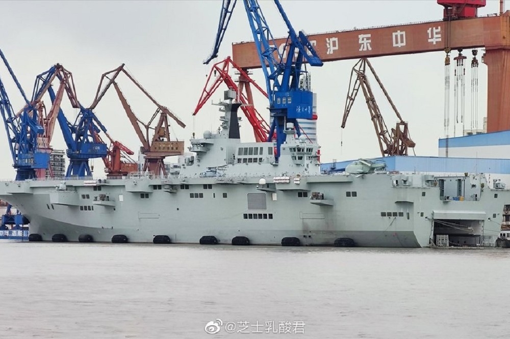 075两栖攻击舰由沪东造船厂建造。
