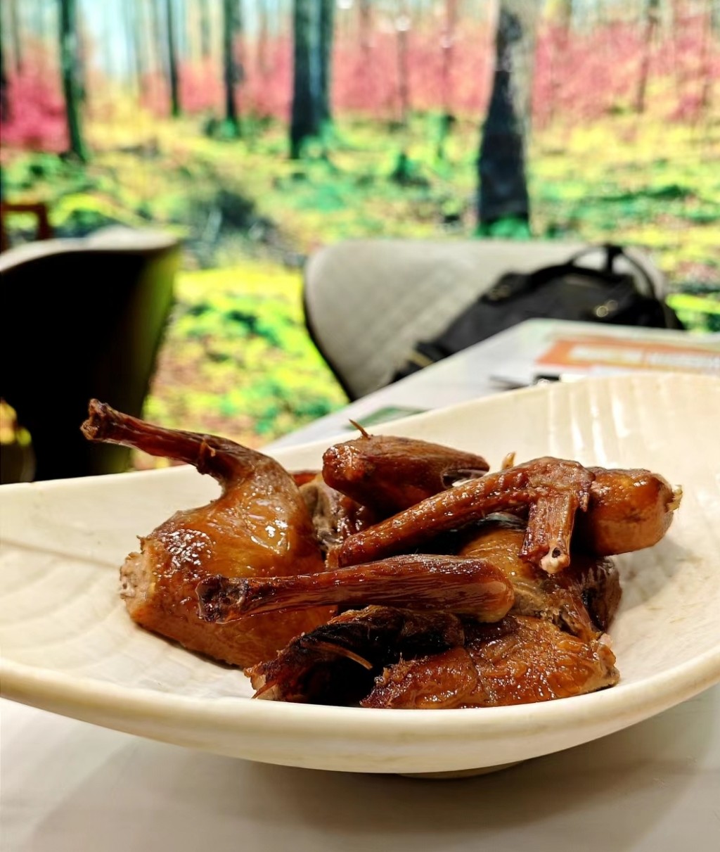 廣州飲茶2024｜1. 丘大6仔記餐廳 必吃美食招片乳鴿。（圖片來源：小紅書）
