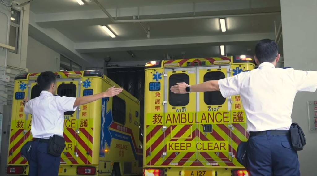 片中救護車亦以「127」作車牌。香港消防處影片截圖