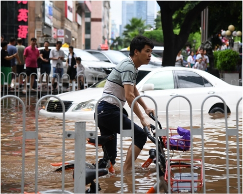 廣州市持續大雨多處水浸。新華社