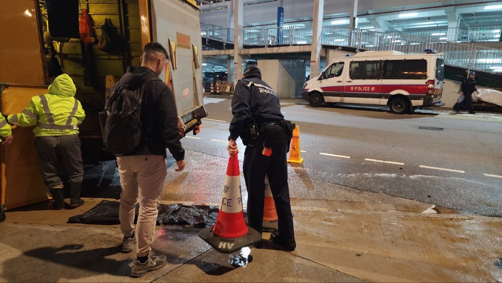 中環愛丁堡廣場行人路現塗鴉 警緝狂徒