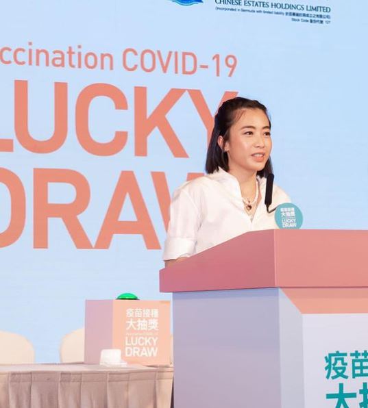 甘比十分積極行善。