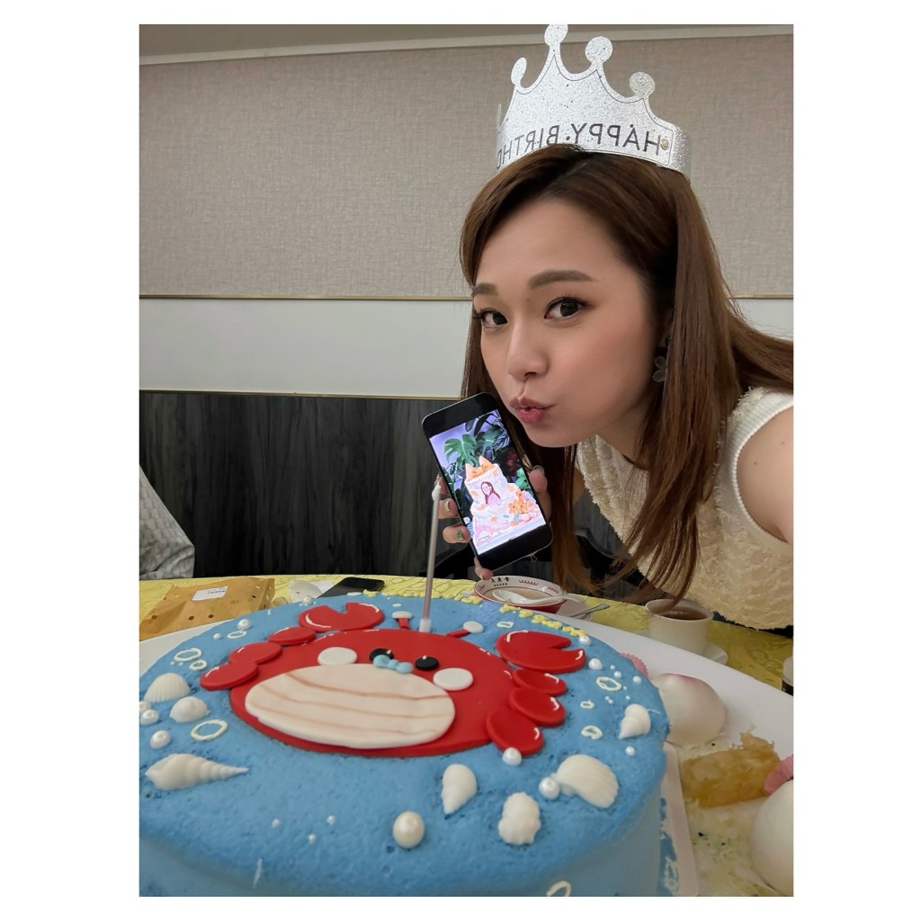 呂慧儀非常開心。 呂慧儀非常開心。