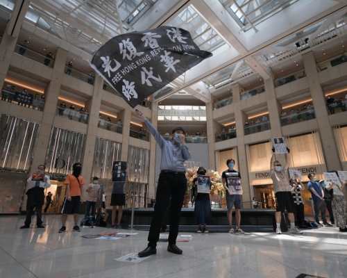 早前也有市民在IFC「和你Lunch」。資料圖片