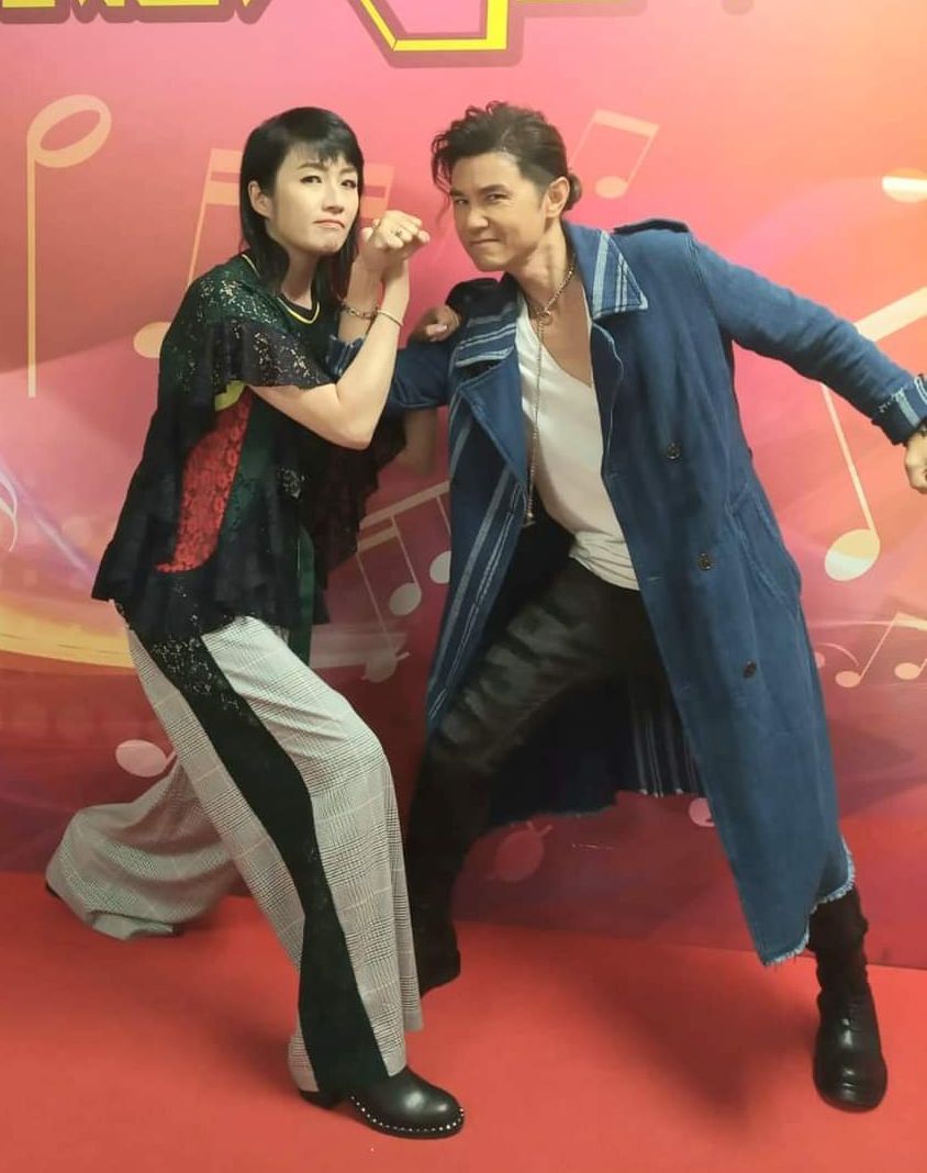 黃翊及何婉盈都係憑《流行經典50年》大翻身。