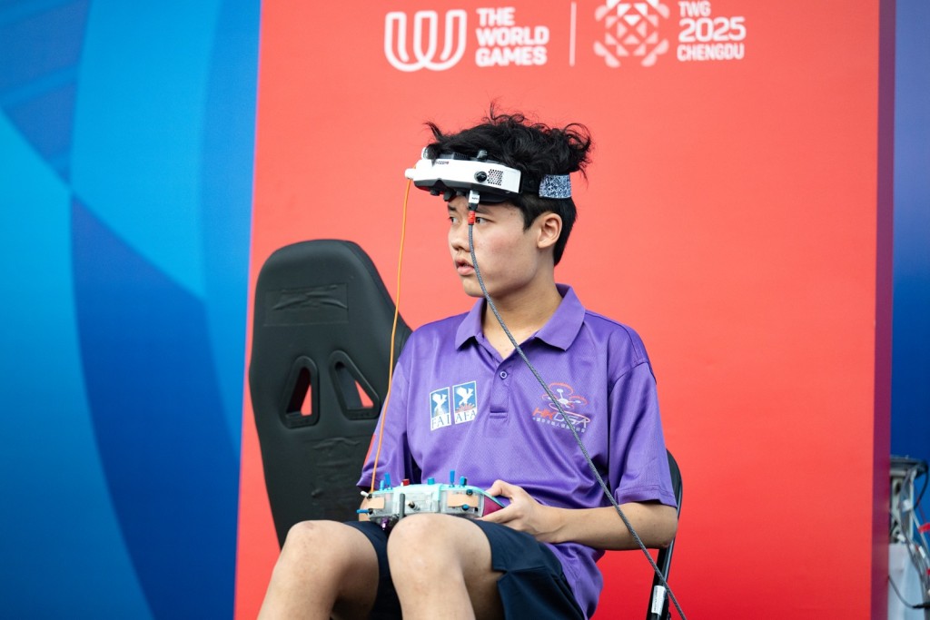 17歲的關竣仁為香港無人機飛航運動創下歷史。相片由港協暨奧委會提供