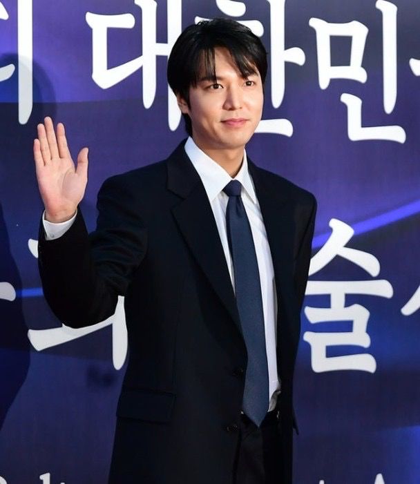 李敏鎬獲「總統表彰」。 李敏鎬獲「總統表彰」。