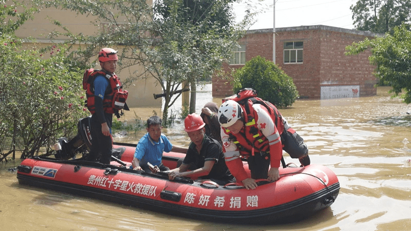 6月7日，黔西市素朴镇金江村转移群众现场。 金台资讯